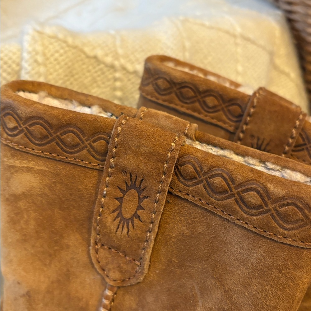 Genuine suede Uggs - Picture 2 of 8
